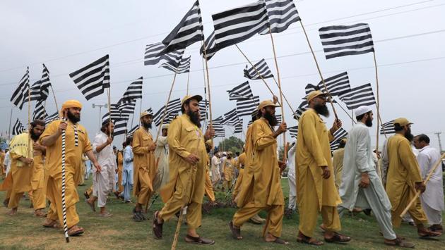 Supporters of opposition political parties walk with flags during a countrywide protest called "Black Day" against the government of Prime Minister Imran Khan, in Peshawar, Pakistan. (Fayaz Aziz / REUTERS) Supporters of opposition political parties walk with flags during a countrywide protest called "Black Day" against the government of Prime Minister Imran Khan, in Peshawar, Pakistan. (Fayaz Aziz / REUTERS)