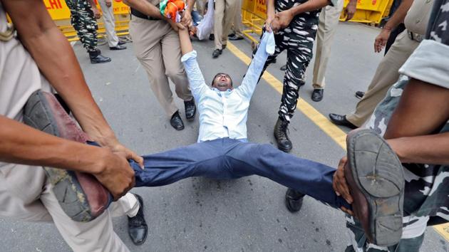 Police detain a member of the Delhi Pradesh Youth Congress during a protest against an amendment to the Right to Information Act, in New Delhi. (Anushree Fadnavis / REUTERS) Police detain a member of the Delhi Pradesh Youth Congress during a protest against an amendment to the Right to Information Act, in New Delhi. (Anushree Fadnavis / REUTERS)