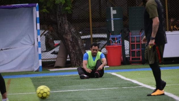 MS Dhoni nearly gets mobbed after celebrity football match with