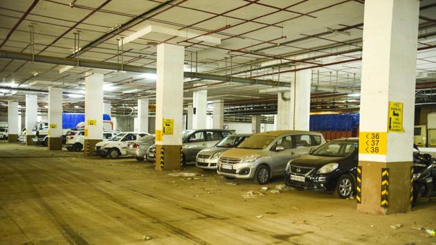 Builders are applying to cancel their letters of intent (LOI) to construct the PPLs, owing to the heavy premium on incentive floor space index (FSI). (Pramod Thakur/HT Photo) Builders are applying to cancel their letters of intent (LOI) to construct the PPLs, owing to the heavy premium on incentive floor space index (FSI). (Pramod Thakur/HT Photo)