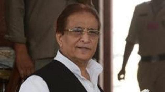 Samajwadi Party lawmaker Azam Khan who sparked off a huge row over his sexist comment last week apologised in the Lok Sabha on Monday.(Mohd Zakir/HT PHOTO)