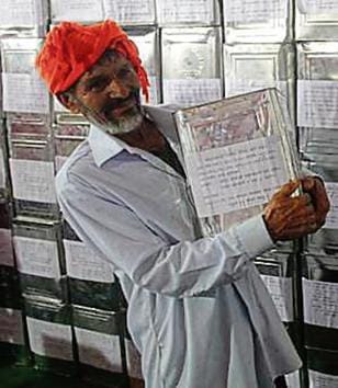 Thane Crime branch unit 1, catch two businessman for cheating over 606 farmers in Western Maharashtra by getting their cashew shipment without paying for it, Farmers who got their cashew consignment back were overjoyed to finally have their hard earned money return.(Praful Gangurde/ HT Photo) Thane Crime branch unit 1, catch two businessman for cheating over 606 farmers in Western Maharashtra by getting their cashew shipment without paying for it, Farmers who got their cashew consignment back were overjoyed to finally have their hard earned money return.(Praful Gangurde/ HT Photo)