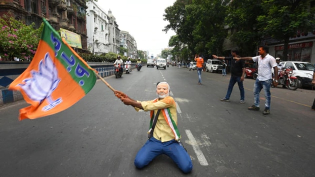 Till July 27, around 70 community Durga puja committees from Kolkata and the districts have approached state BJP leaders with requests to have top leaders inaugurate their pujas.(HT Photo)