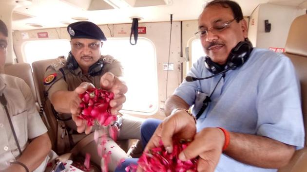 Ghaziabad, India - July 29, 2019: The district magistrate and SSP of Ghaziabad throws flower petals on Kanwariyas passing from Ghaziabad from a helicopter, at GT Road, in Ghaziabad, India, on Monday, July 29, 2019. (HT Photo)