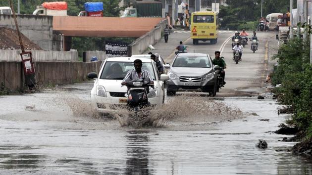 Rain in Dhayari on Sinhgad road in Pune.(HT PHOTO)