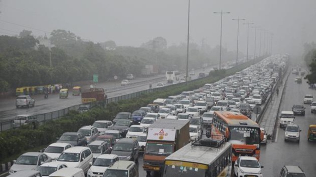 Traffic signals are to be reintroduced at three junctions on the Delhi-Gurgaon Expressway.(PTI image)