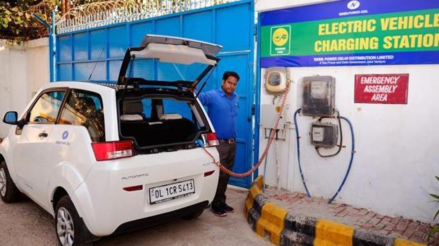 Poor performance by electric vehicles was also cited a an issue by government officials who were keen to opt for petrol and diesel vehicles instead.(HT Photos)