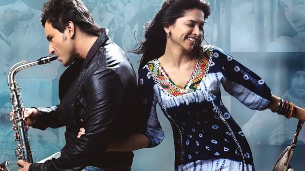 Saif Ali Khan and Deepika Padukone in a still from Love Aaj Kal.