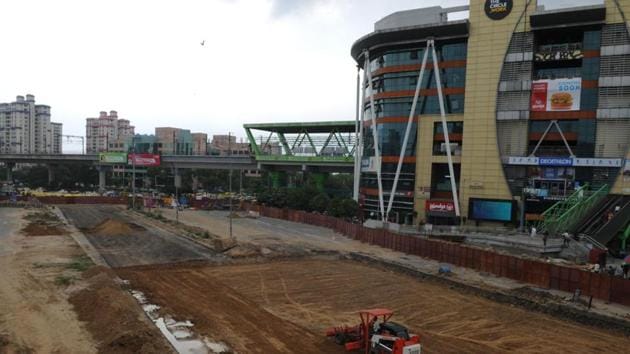 Flyover and underpass construction work commences at Huda City Centre Chowk, near Fortis Hospital, in Gurugram(Parveen Kumar / Hindustan Times) Flyover and underpass construction work commences at Huda City Centre Chowk, near Fortis Hospital, in Gurugram(Parveen Kumar / Hindustan Times)