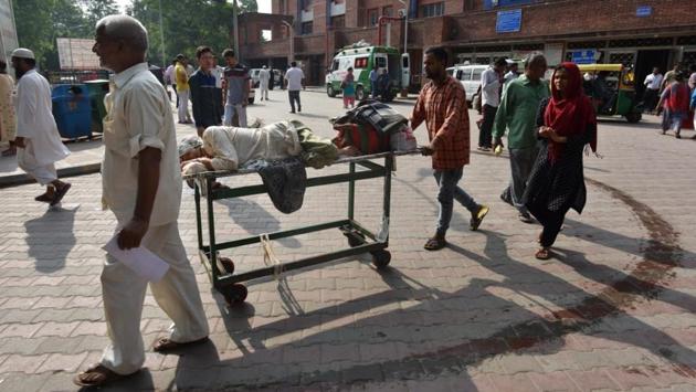Adhering to IMA’s call yesterday, boycotting non-essential services, doctors had stayed away from providing services just at OPDs. Healthcare services however at AIIMS, Safdarjung Hospital and the Ram Manohar Lohia Hospital in Delhi are reportedly hit severely under today’s RDA strike with all services including emergency services having been withdrawn. (Sanchit Khanna / HT Photo) 