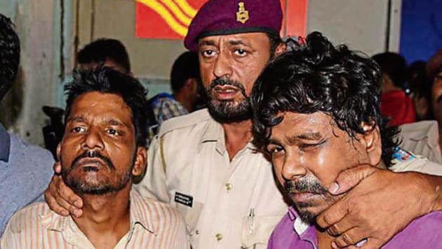 Accused Rinku Sahu and Kailash Kumar (extreme right) after their arrest in Jamshedpur on Wednesday, July 31, 2019.(Manoj Kumar / HT Photo)