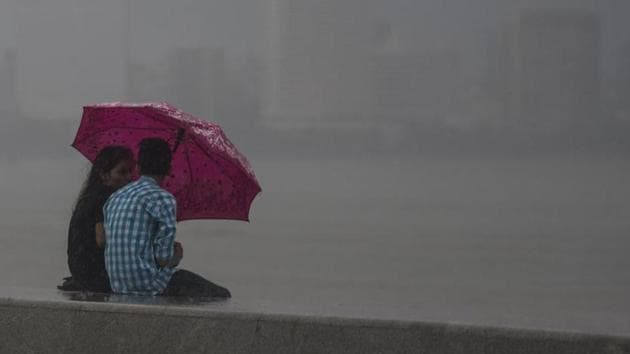 India Meteorological Department (IMD) has forecast heavy to very heavy rainfall at isolated pockets in Mumbai and suburbs on Thursday.(HT FILE)