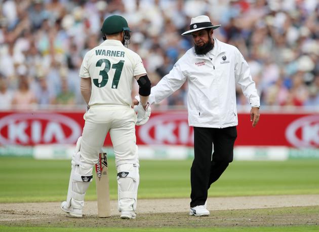Umpire, Aleem Dar talks to Australia's David Warner in the first Ashes Test.(Action Images via Reuters)