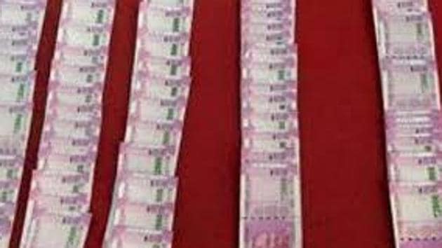 Deputy commissioner of police (special cell) Sanjeev Kumar Yadav said interrogation of the arrested persons has revealed that Kaliachak, a village of 5,000 population in West Bengal’s Malda, holds the key to a multi-crore rupee international FICN syndicate.(HT File Photos) Deputy commissioner of police (special cell) Sanjeev Kumar Yadav said interrogation of the arrested persons has revealed that Kaliachak, a village of 5,000 population in West Bengal’s Malda, holds the key to a multi-crore rupee international FICN syndicate.(HT File Photos)