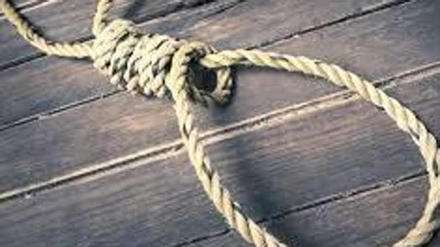 A suicide note recovered from the spot mentioned that they were “tired of being on the run”, but the police are yet to ascertain the reason for the suicides.(HT FILE) A suicide note recovered from the spot mentioned that they were “tired of being on the run”, but the police are yet to ascertain the reason for the suicides.(HT FILE)
