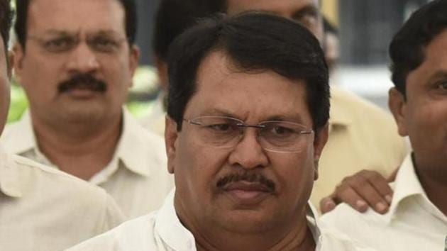 Wadettiwar, who quit the Shiv Sena in 2005 along with former chief minister and Sena leader Narayan Rane, has been elected to the legislative Assembly.(HT FILE) Wadettiwar, who quit the Shiv Sena in 2005 along with former chief minister and Sena leader Narayan Rane, has been elected to the legislative Assembly.(HT FILE)