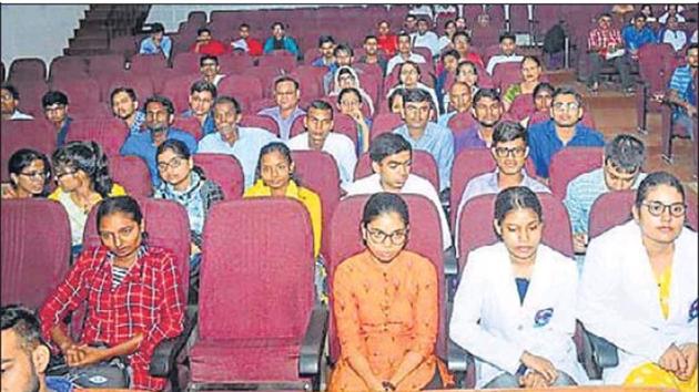 Freshers sitting in the auditorium of MLN Medical College on the first day of college on Thursday.(ANIL KUMAR MAURYA/HT) Freshers sitting in the auditorium of MLN Medical College on the first day of college on Thursday.(ANIL KUMAR MAURYA/HT)