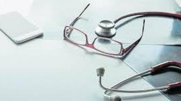 government polyclinic in Sector 31 hasn’t been able to attend to patients beyond 8 pm due to power cuts. (HT FILE) government polyclinic in Sector 31 hasn’t been able to attend to patients beyond 8 pm due to power cuts. (HT FILE)