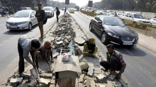 PWD will soon construct a pedestrian bridge on Ring Road opposite the Budh Vihar Monastery Market near ISBT Kashmere Gate. (Hindustan Times) PWD will soon construct a pedestrian bridge on Ring Road opposite the Budh Vihar Monastery Market near ISBT Kashmere Gate. (Hindustan Times)