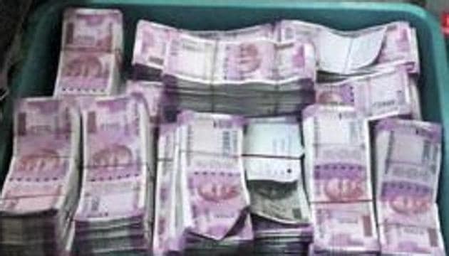 A gang of robbers made nearly Rs 11 lakh in cash by targeting five businessmen in the last two months in outer Delhi. (Representative Image)(PTI) A gang of robbers made nearly Rs 11 lakh in cash by targeting five businessmen in the last two months in outer Delhi. (Representative Image)(PTI)