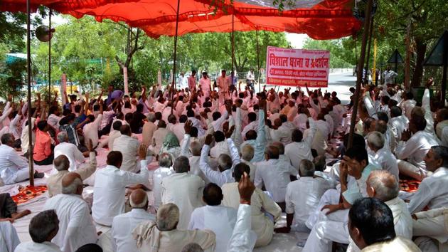 A group of 40 private contractors have threatened to stage a protest against the North Delhi Municipal Corporation over non-payment of dues since 2014. (Photo by / Hindustan Times) Representative Image A group of 40 private contractors have threatened to stage a protest against the North Delhi Municipal Corporation over non-payment of dues since 2014. (Photo by / Hindustan Times) Representative Image