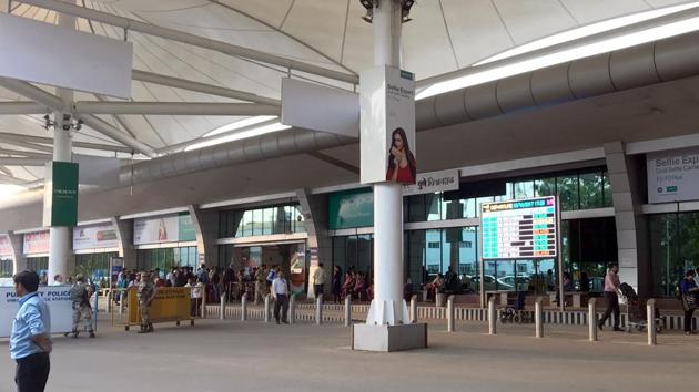 According to the economic survey of the state’s report, Lohegaon international airport in Pune recorded the highest growth for domestic traffic in the state in 2018-2019. Domestic passengers grew the most at Pune airport (21.2 %)(HT/PHOTO)