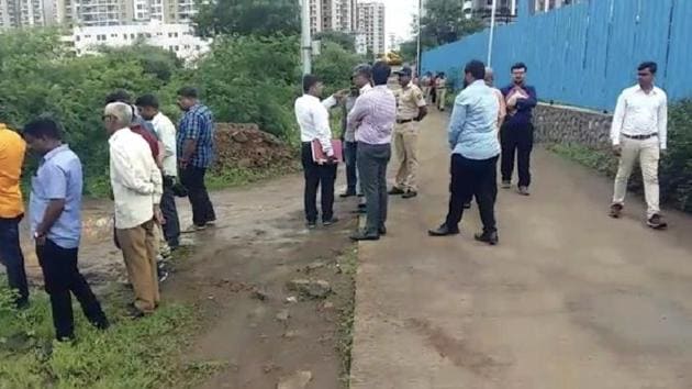 PMRDA officials conducted a surprise visit to Wagholi on Thursday to check state of natural springs/nullahs. (HT/PHOTO) PMRDA officials conducted a surprise visit to Wagholi on Thursday to check state of natural springs/nullahs. (HT/PHOTO)