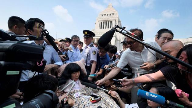 Wheelchair-bound lawmaker Eiko Kimura (C) is surrounded by the media upon her arrival at Parliament in Tokyo, Japan. Two lawmakers with serious paralysis took their seats in Japan’s upper house on August 1 to cheers from supporters, marking the first time people with severe disabilities have served in the body. (Kazuhiro Nogi / AFP) Wheelchair-bound lawmaker Eiko Kimura (C) is surrounded by the media upon her arrival at Parliament in Tokyo, Japan. Two lawmakers with serious paralysis took their seats in Japan’s upper house on August 1 to cheers from supporters, marking the first time people with severe disabilities have served in the body. (Kazuhiro Nogi / AFP)
