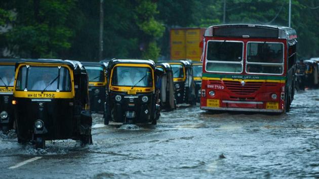 Autorickshaws and a bus seen wading through the water that stagnated on the road as rain lashed Mumbai on Saturday. (Pramod Thakur/ht photo) Autorickshaws and a bus seen wading through the water that stagnated on the road as rain lashed Mumbai on Saturday. (Pramod Thakur/ht photo)