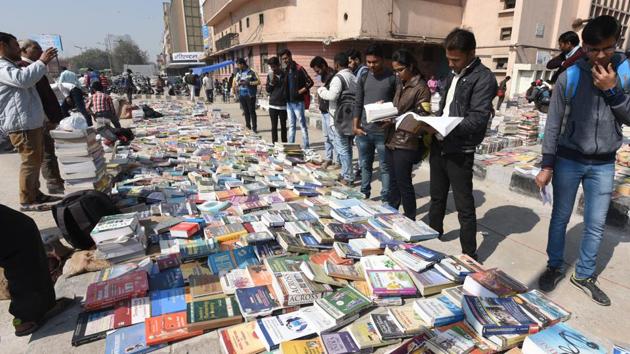 The Sunday book market has been shut down following a July order by the Delhi High Court.(Sonu Mehta/HT PHOTO)