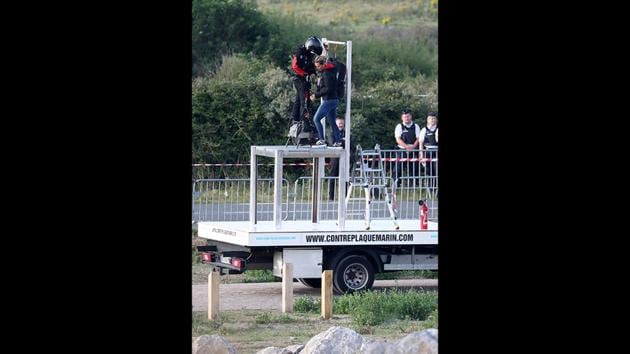 Franky Zapata blasted off on his “Flyboard” from Sangatte on the northern coast of France at 8:17 am (0617 GMT) for the 35-kilometre (22-mile) trip to St. Margaret’s Bay in Dover. The 40-year-old former jet-ski champion, made his first attempt on July 25, to coincide with the 110th anniversary of Louis Bleriot’s historic first crossing of the Channel by plane. But he had to be fished from the water after failing to land on a boat to refuel. (Yves Herman / REUTERS) Franky Zapata blasted off on his “Flyboard” from Sangatte on the northern coast of France at 8:17 am (0617 GMT) for the 35-kilometre (22-mile) trip to St. Margaret’s Bay in Dover. The 40-year-old former jet-ski champion, made his first attempt on July 25, to coincide with the 110th anniversary of Louis Bleriot’s historic first crossing of the Channel by plane. But he had to be fished from the water after failing to land on a boat to refuel. (Yves Herman / REUTERS)
