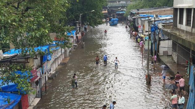 Waterlogging at Postal colony in Chembur as heavy rains continue to lash Mumbai.(Pratik Chorge/HT Photo) Waterlogging at Postal colony in Chembur as heavy rains continue to lash Mumbai.(Pratik Chorge/HT Photo)