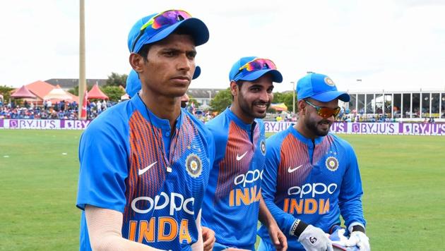 Navdeep Saini (L), Bhuvneshwar Kumar (C) and Rishabh Pant (R) of India walks off the field(AFP)