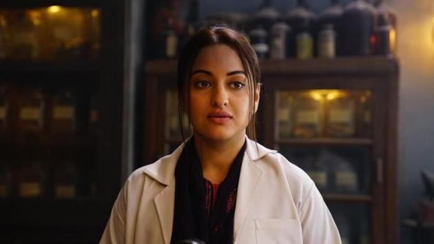 Sonakshi Sinha fails to impress audiences with Khandaani Shafakhana.