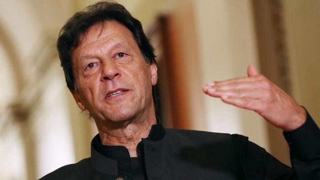 Pakistan Prime Minister Imran Khan on Saturday sent a defamation notice of <span class='webrupee'>?</span>10 billion to prominent TV anchor .(AFP File Photo)