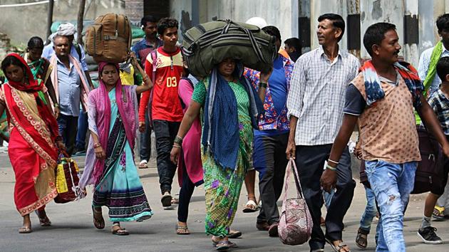 Tourists and Amarnath Yatris leave from the Jammu after Government-issued security advisory to Pilgrims to curtail the stay in Jammu on Saturday.(ANI Photo) Tourists and Amarnath Yatris leave from the Jammu after Government-issued security advisory to Pilgrims to curtail the stay in Jammu on Saturday.(ANI Photo)