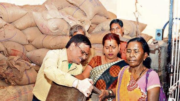 Public purchasing food grain distributed through PDS shop by the new ration card issued by the state government in Ranchi , India, on Sunday, October 11, 2015. (File photo by Diwakar Prasad/ Hindustan Times) Public purchasing food grain distributed through PDS shop by the new ration card issued by the state government in Ranchi , India, on Sunday, October 11, 2015. (File photo by Diwakar Prasad/ Hindustan Times)