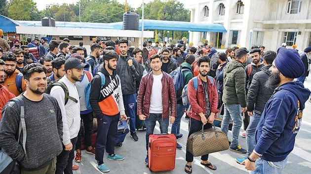 There are around 6,000 Kashmiri students studying in three universities and 26 educational institutes in Mohali district. About 300 study in various colleges and in Panjab University in Chandigarh. (HT FILE) There are around 6,000 Kashmiri students studying in three universities and 26 educational institutes in Mohali district. About 300 study in various colleges and in Panjab University in Chandigarh. (HT FILE)