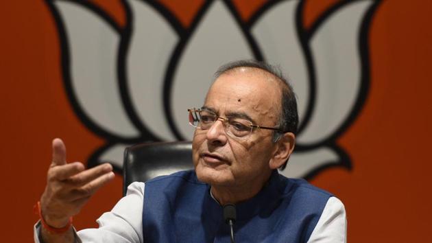 In two tweets, Arun Jaitley complimented Prime Minister Narendra Modi and Home Minister Amit Shah for abrogating Article 370.(HT file photo)