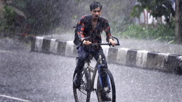 India Meteorological Department (IMD) on Monday issued a ‘red alert’, forecasting “heavy to extremely heavy rainfall” in the range of 124.5mm and 244.4 mm for Pune city on August 7 and 8. (Sunil Ghosh / Hindustan Times (Representative image))