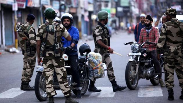 Security personnel question motorists on a street in Jammu. Authorities in Kashmir placed large parts of the disputed region under lockdown on August 04, while India sent in tens of thousands of additional troops and traded accusations of clashes with Pakistan at LoC, the de facto border. (Rakesh Bakshi / AFP)