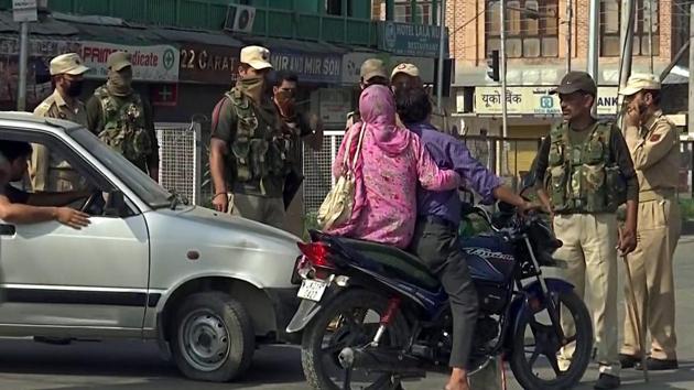 Security personnel check vehicles after the revoking of Article 370 from the Jammu and Kashmir, in Srinagar on Monday. (ANI Photo) Security personnel check vehicles after the revoking of Article 370 from the Jammu and Kashmir, in Srinagar on Monday. (ANI Photo)