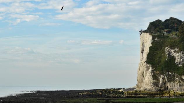 Zapata on his jet-powered “flyboard” flies over at St. Margaret’s Bay in Dover. He already holds the Guinness World Record for the farthest hoverboard flight, a 2.2-kilometre trip over the Mediterranean Sea in April 2016. Zapata burst into the spotlight at this year’s July 14 Bastille Day military parade in Paris, where he buzzed above a crowd of stunned onlookers that included French President Emmanuel Macron. (Glyn Kirk / AFP) Zapata on his jet-powered “flyboard” flies over at St. Margaret’s Bay in Dover. He already holds the Guinness World Record for the farthest hoverboard flight, a 2.2-kilometre trip over the Mediterranean Sea in April 2016. Zapata burst into the spotlight at this year’s July 14 Bastille Day military parade in Paris, where he buzzed above a crowd of stunned onlookers that included French President Emmanuel Macron. (Glyn Kirk / AFP)