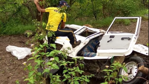 At least 14 people, including children, were killed in two separate accidents in the hill state of Uttarakhand(HT Photo/Kalyan Das)