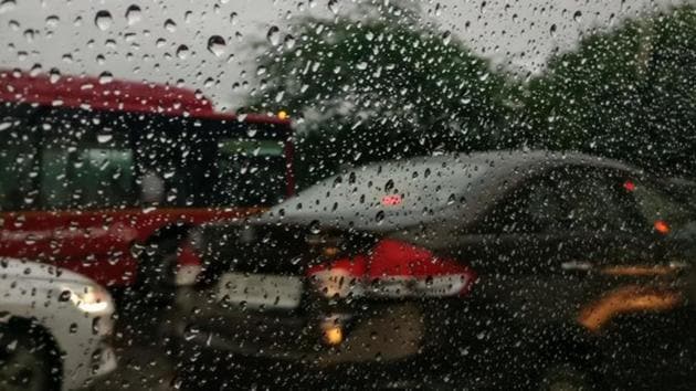 Twitter is flooded with photos and videos of rain in Delhi.(Twitter/@meghu)