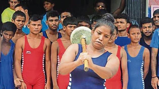 A woman wrestler swinging a mace at an event to mark Nag Panchami in Varanasi, Monday, August 5, 2019.(HT Photo) A woman wrestler swinging a mace at an event to mark Nag Panchami in Varanasi, Monday, August 5, 2019.(HT Photo)