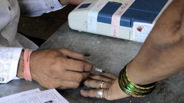 Vellore registered a voter turn out of 72 % on Monday, according to the state chief electoral officer Satyabrata Shau. (Photo by Ravindra Joshi/HT PHOTO)