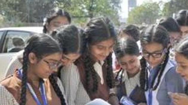 While internal assessments need to be brought back, it should not be limited to oral exams as schools might misuse them to inflate scores. [Internal] marks need to be allotted together for projects, oral exams and practicals.(HT photo/ Representative image)