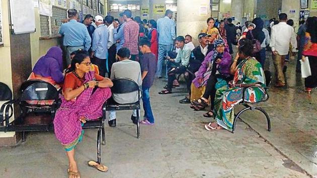 Sassoon hospital’s casuality ward in Pune on Wednesday during statewide protest by doctors. (SHANKAR NARAYAN/HT) Sassoon hospital’s casuality ward in Pune on Wednesday during statewide protest by doctors. (SHANKAR NARAYAN/HT)