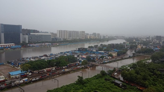 The Shiv Sena has blamed encroachments along river banks for flooding in Mumbai. (Kunal Patil/Hindustan Times) The Shiv Sena has blamed encroachments along river banks for flooding in Mumbai. (Kunal Patil/Hindustan Times)